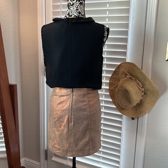 Kate Spade New York ruffle front sleeveless blouse - Picture 2 of 12